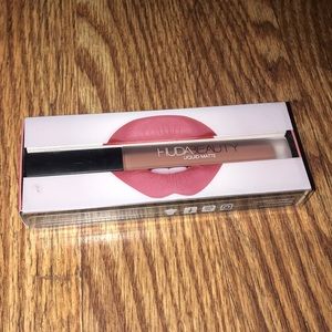 Huda matte liquid lipstick
